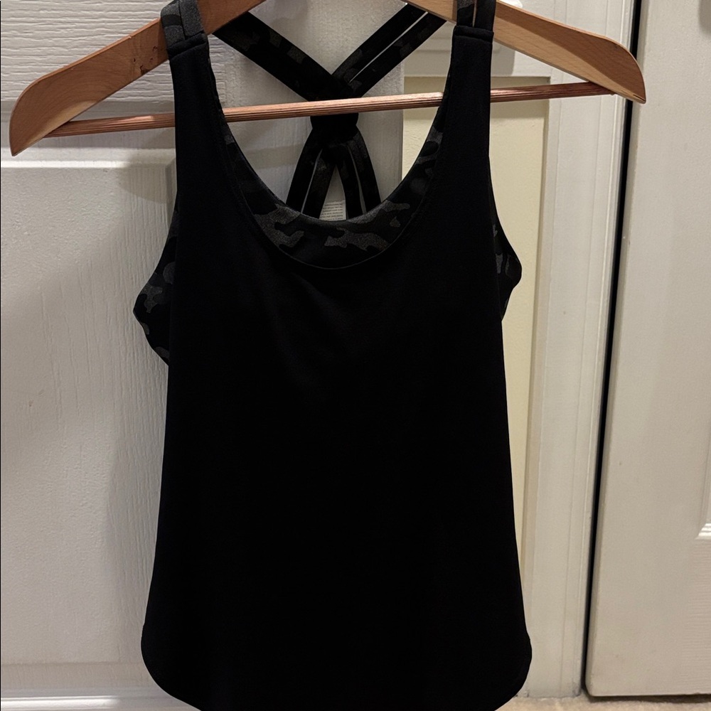 Fabletics NWOT Black athletic tank with racerback camoflague wireless sports bra